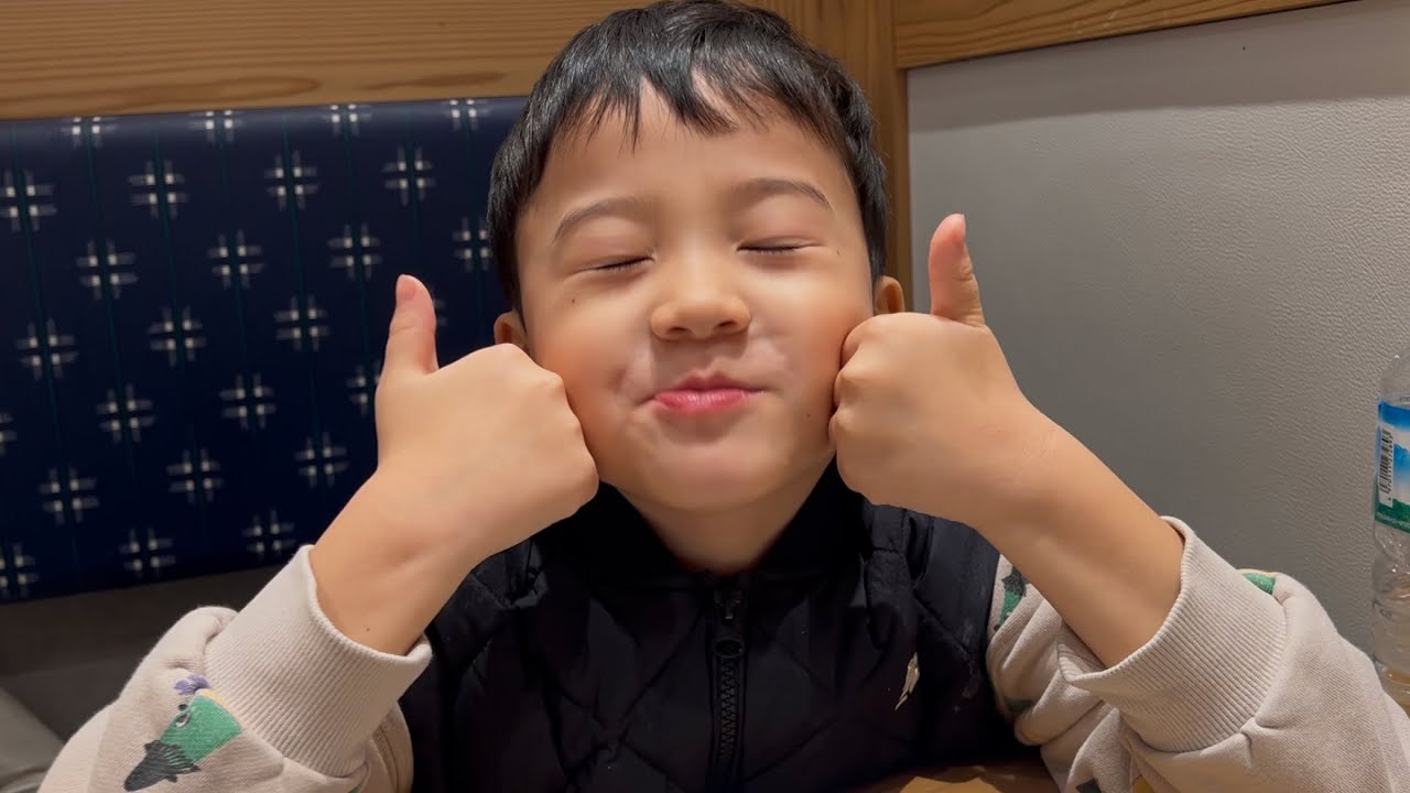 스시사카바사시스 세가지초밥 먹는 이안이