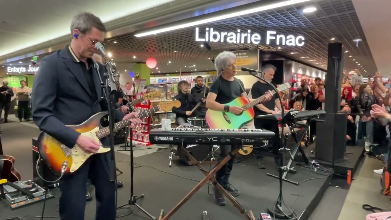 Indochine -1- Le chant des cygnes - Fnac Lille le 6/9/2024