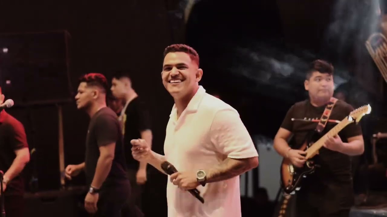 La Pareja Del Momento (en vivo) - Carlos & Jhojan