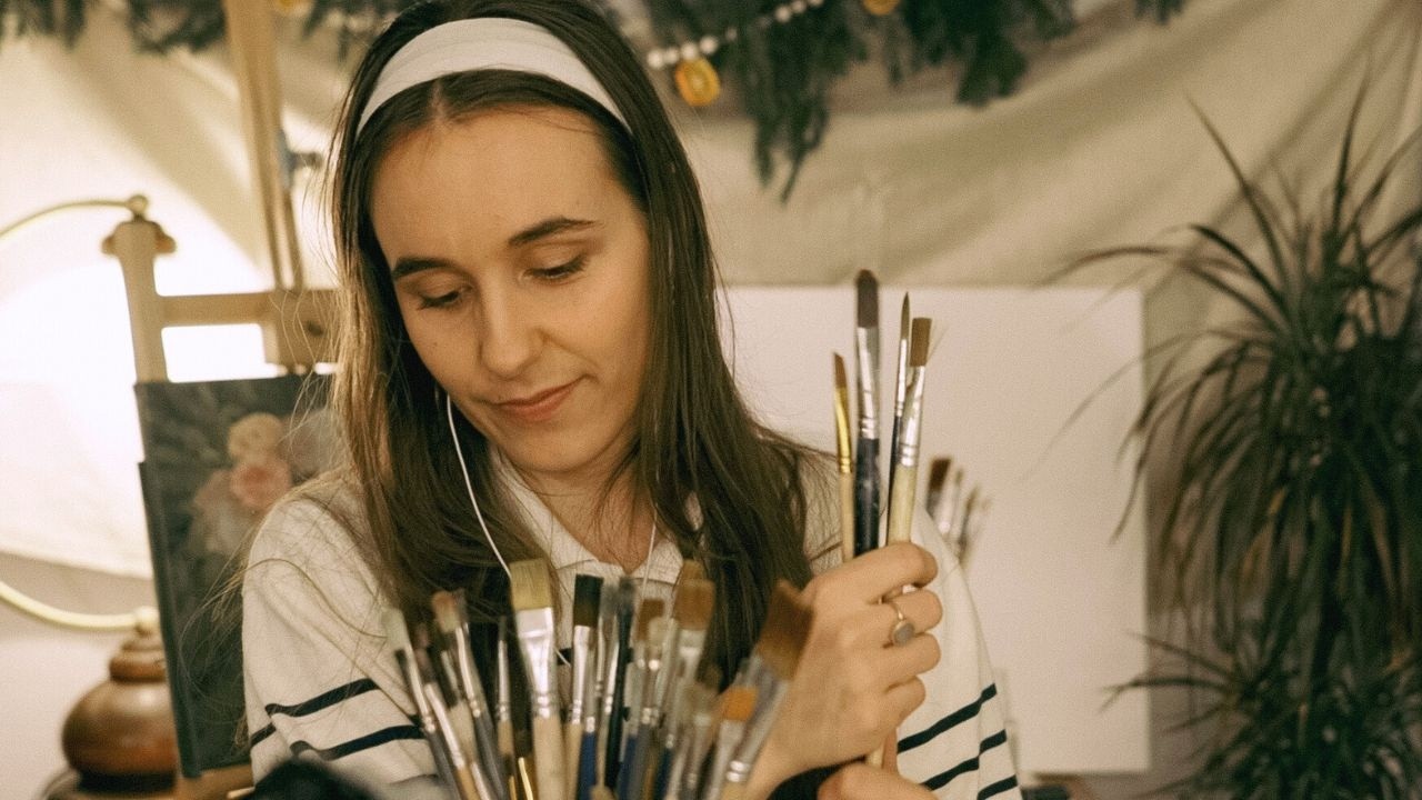 your artistic friend try some amsr triggers and teach you french words