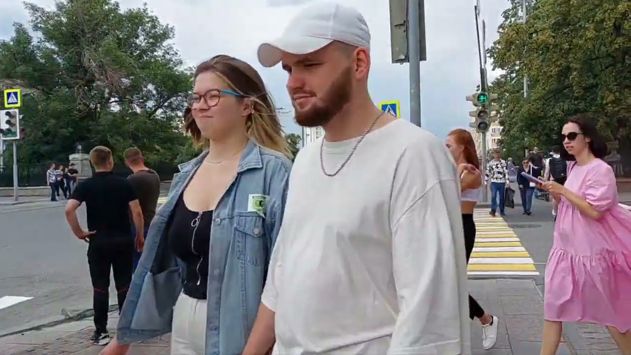 ДЕНЬ  ГОРОДА  МИЛЛИОННИКА  ЕКАТЕРИНБУРГА...ЛЮДИ  ГУЛЯЮТ..20.08.2022.