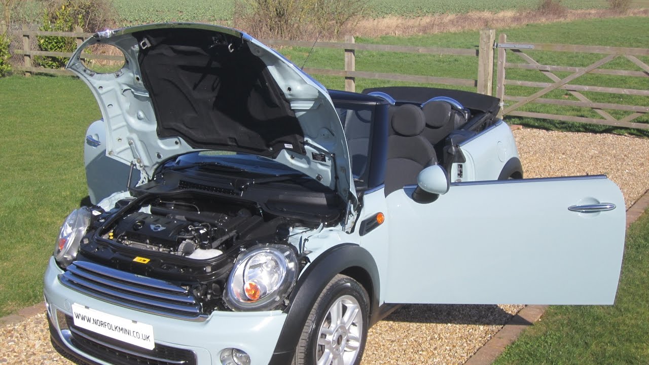 Mini Convertible Cooper chilli pack ice blue