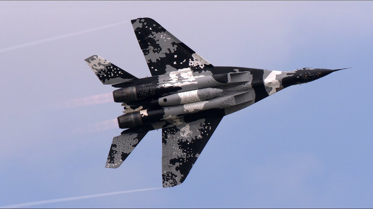 EAA AirVenture 2025 - MiG-29 Fulcrum Demonstration