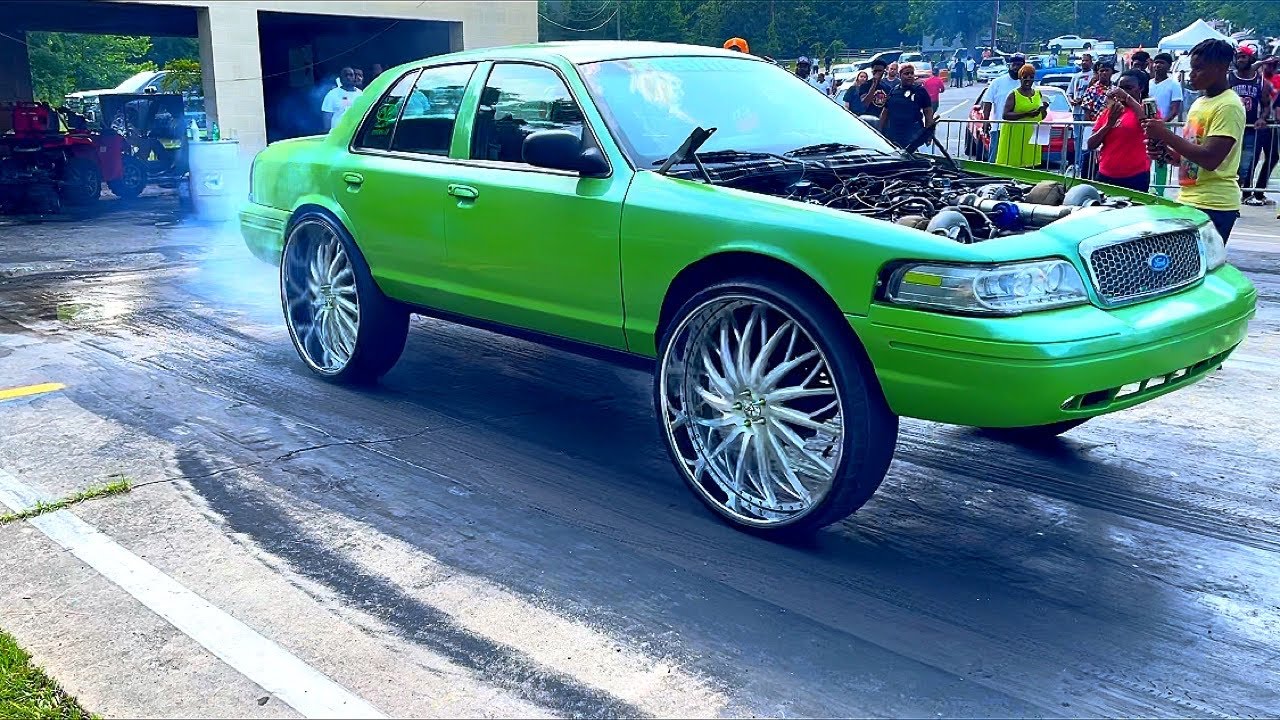 TWIN TURBO CROWN VIC ON 30’s MY BOY FLEX HAVE THE FASTEST VIC AROUND AND LADY’s CAR SHOOT OUT