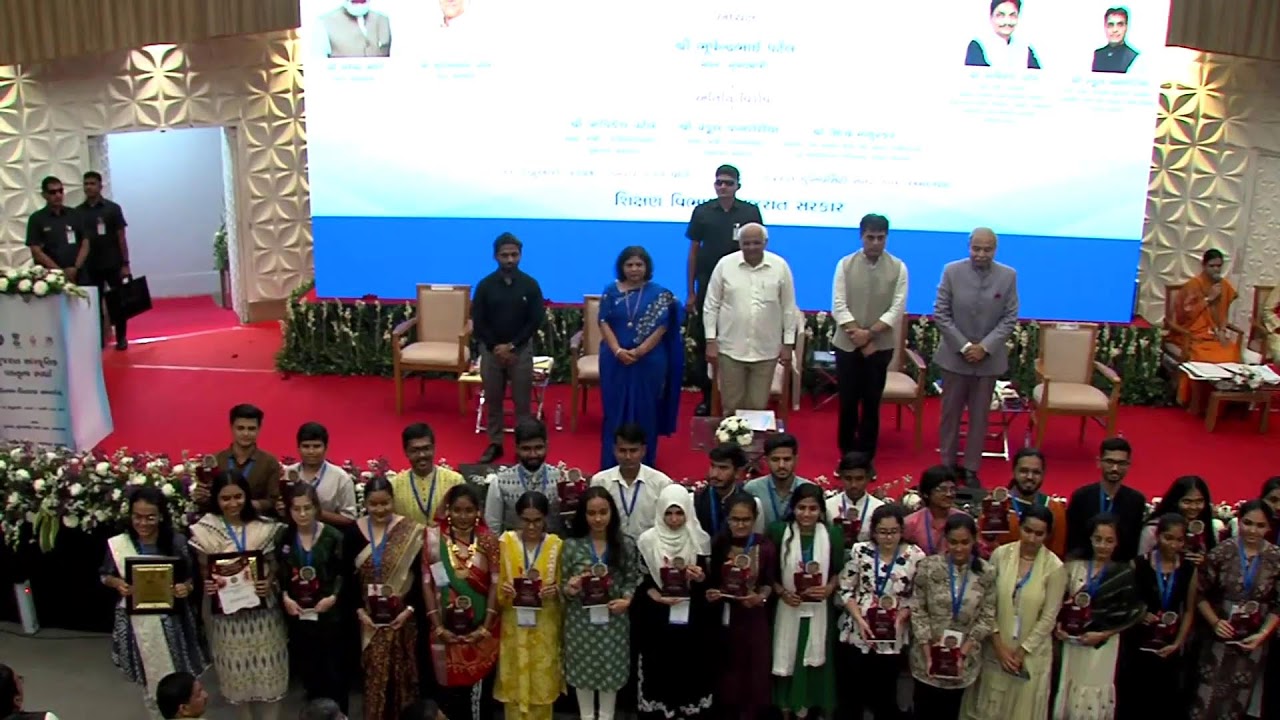 CM attends Gujarat Sanskrutik Vaktrutva Spardha prize distribution program