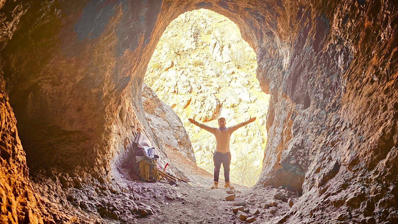building a 2-story survival shelter in an forgotten cave.  to scape from the bear 🐻