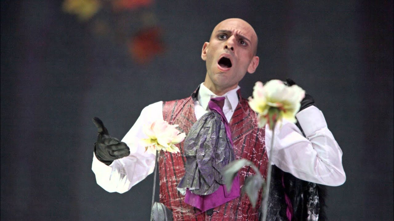 Carlos Natale sings 