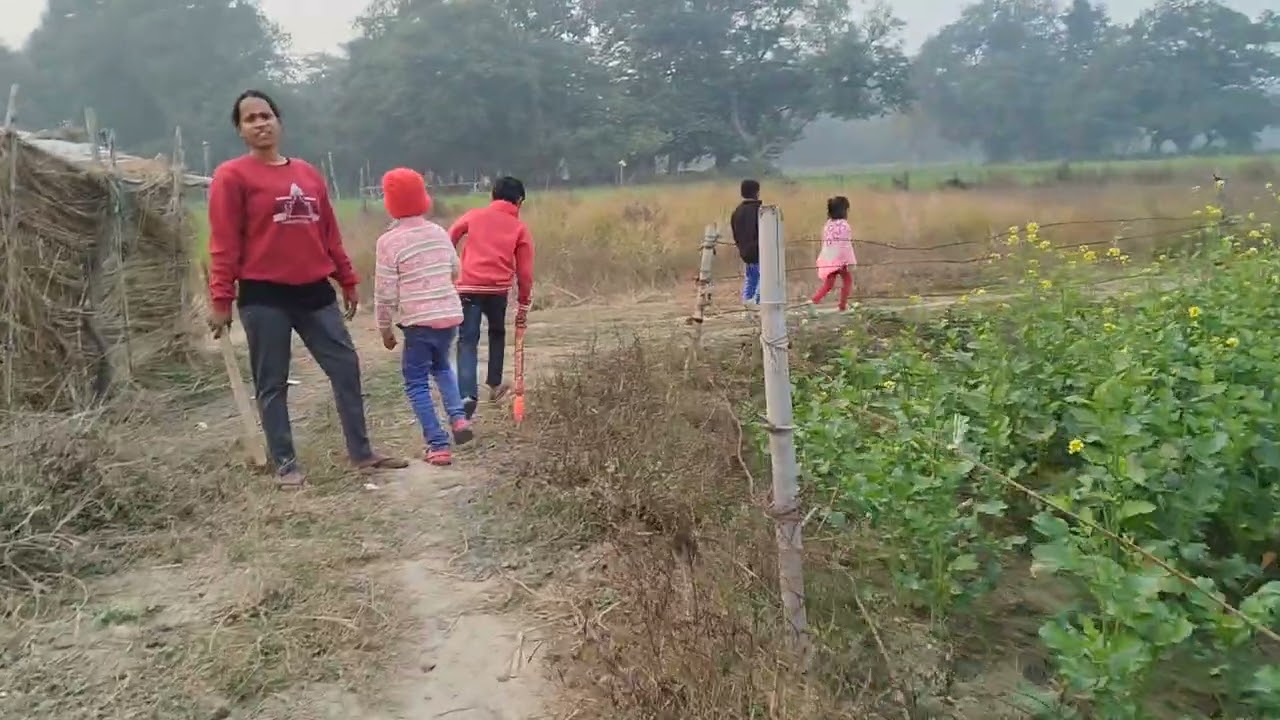 Bachche masti krte huye 