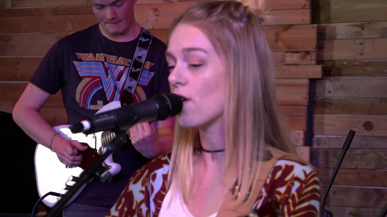 Demi Knight - Buried Cold (live @ Talking Music)