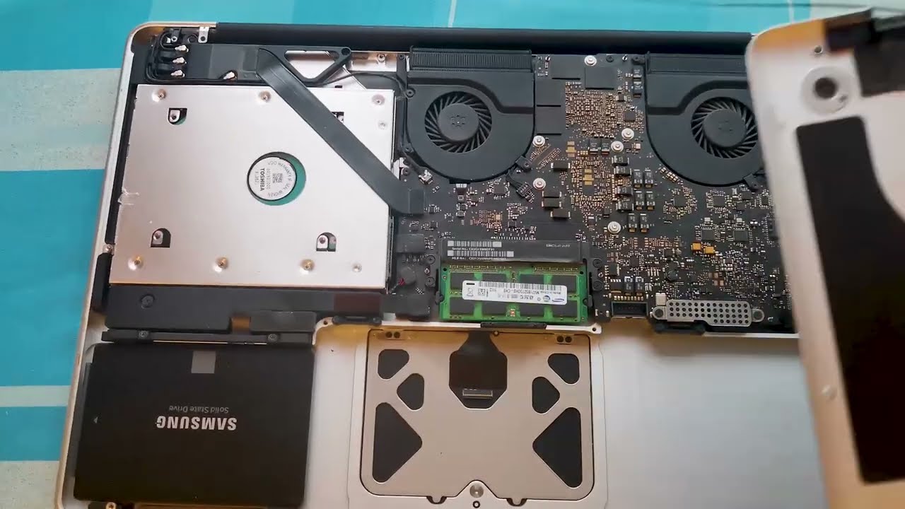 Ноутбук Apple MacBook Pro 2011 года. Модель A1286