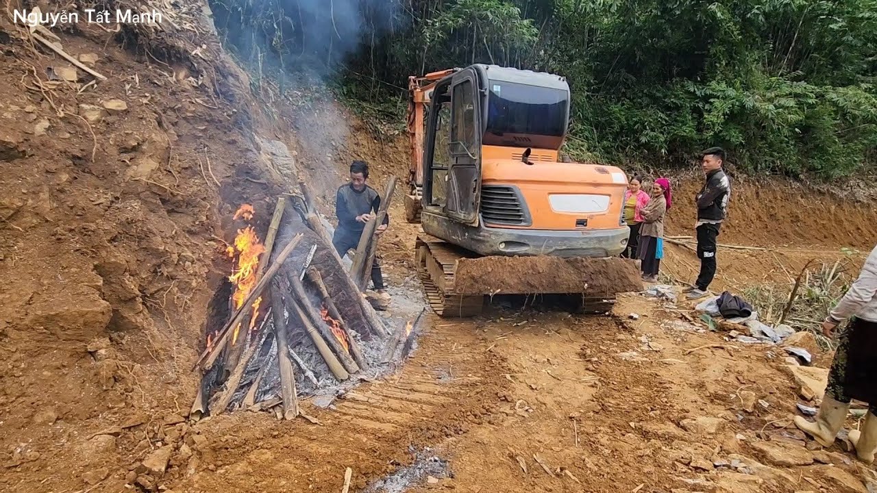 HOANG MANG LŨNG CÁNG DÙNG LỬA ĐỐT ĐÁ _SỰ BÉO LÀM NỀN NHÀ CHO EM DƯ XONG LUÔN.Nguyễn Tất Mạnh