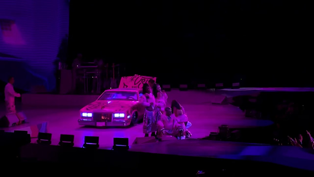 Ariana Grande - 7 Rings ( Sweetener tour live in Antwerp - Belgium)