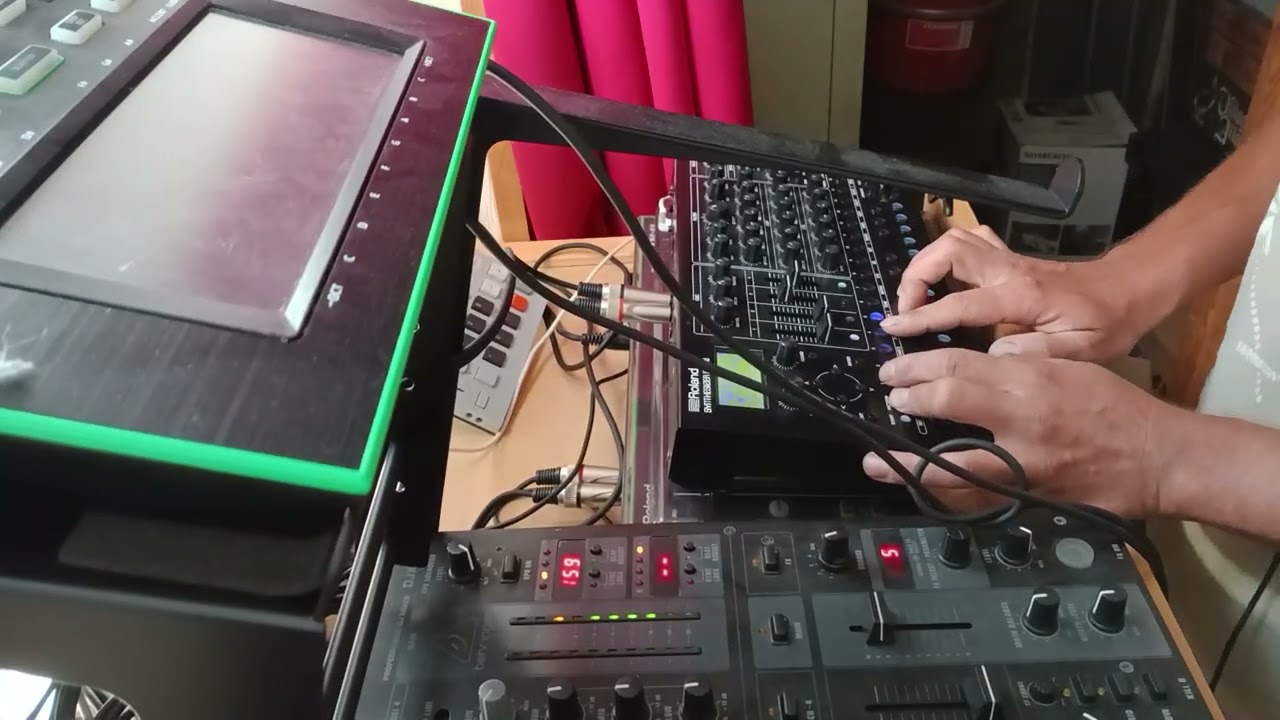 Roland sh4d [Tekno]