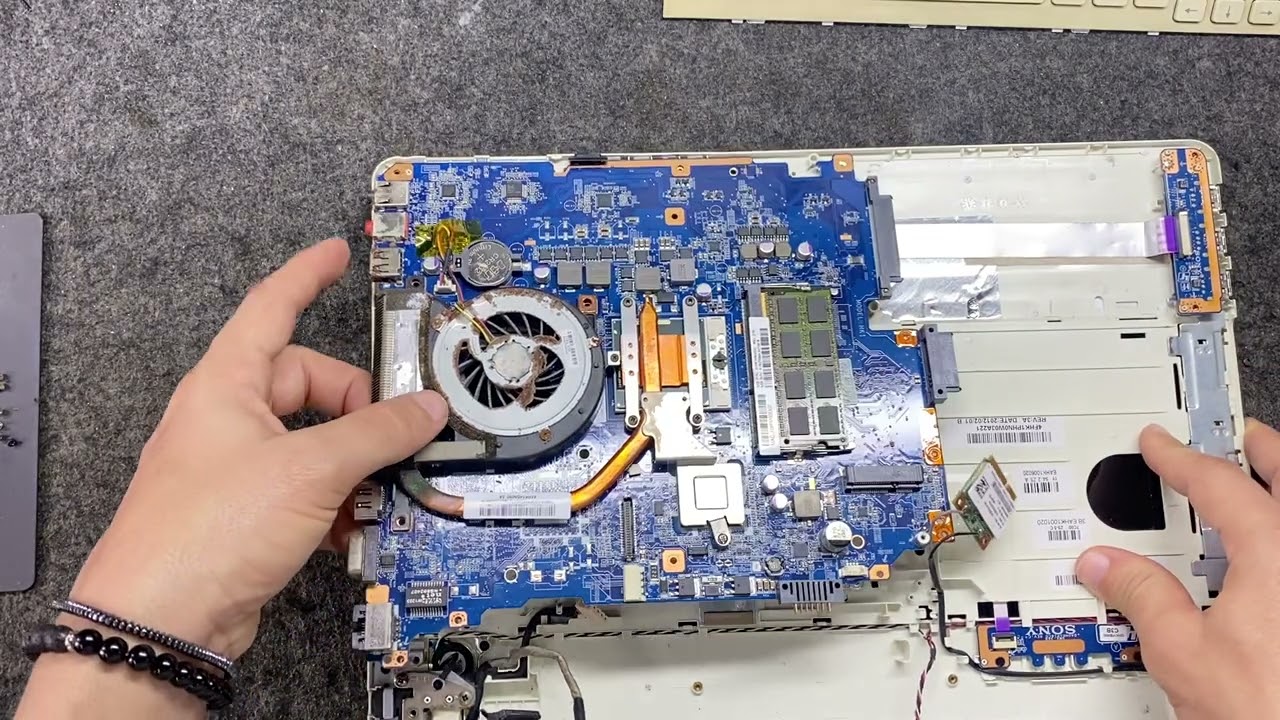 Desmontagem Sony Vaio PCG 71911X - Curto na placa mãe