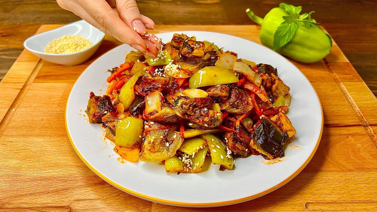 Самый вкусный теплый салат из баклажанов и яиц который я пробовала! Ешь и худей!