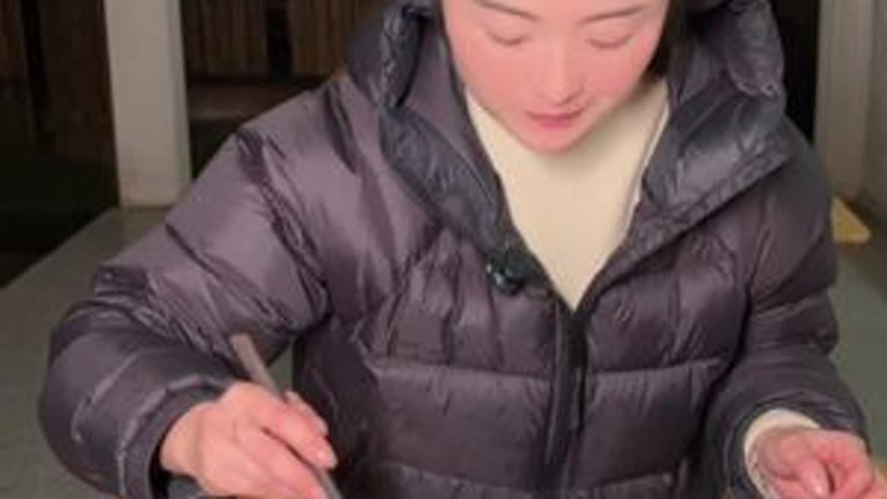 天气逐渐变冷。快来尝鲜这热辣滚烫、鲜到极致的鱼籽鱼泡，让舌尖沉醉在鱼籽鱼泡的鲜香里！#我的乡村生活 #地方特色美食 #三农 #勤劳的农村人 #抖音助农