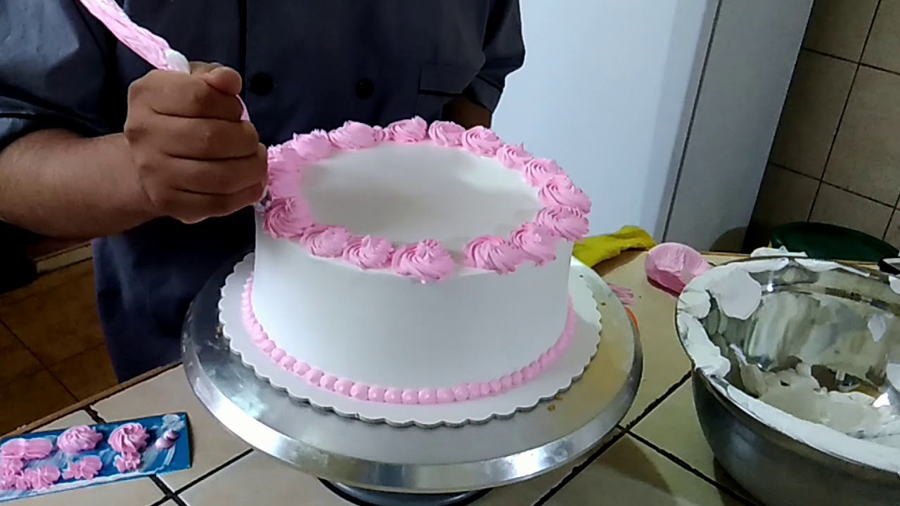 Cómo decorar una torta con chantilly