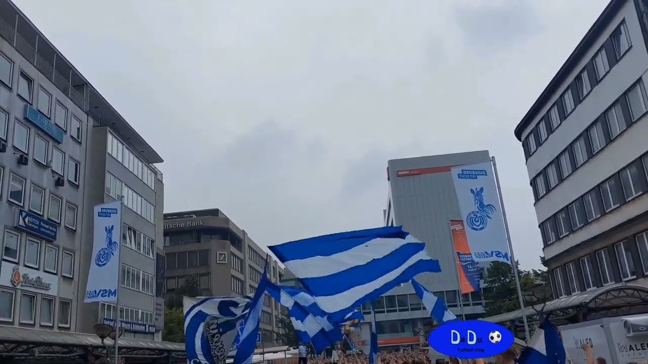 Fanmarsch der MSV Duisburg Fans vor dem ersten Heimspiel 2024/25