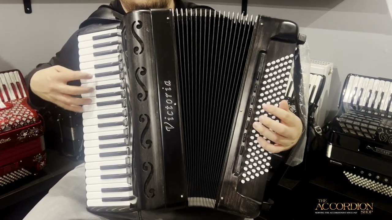 Victoria Poeta Piuma 120 Bass Accordion | Super Lightweight!
