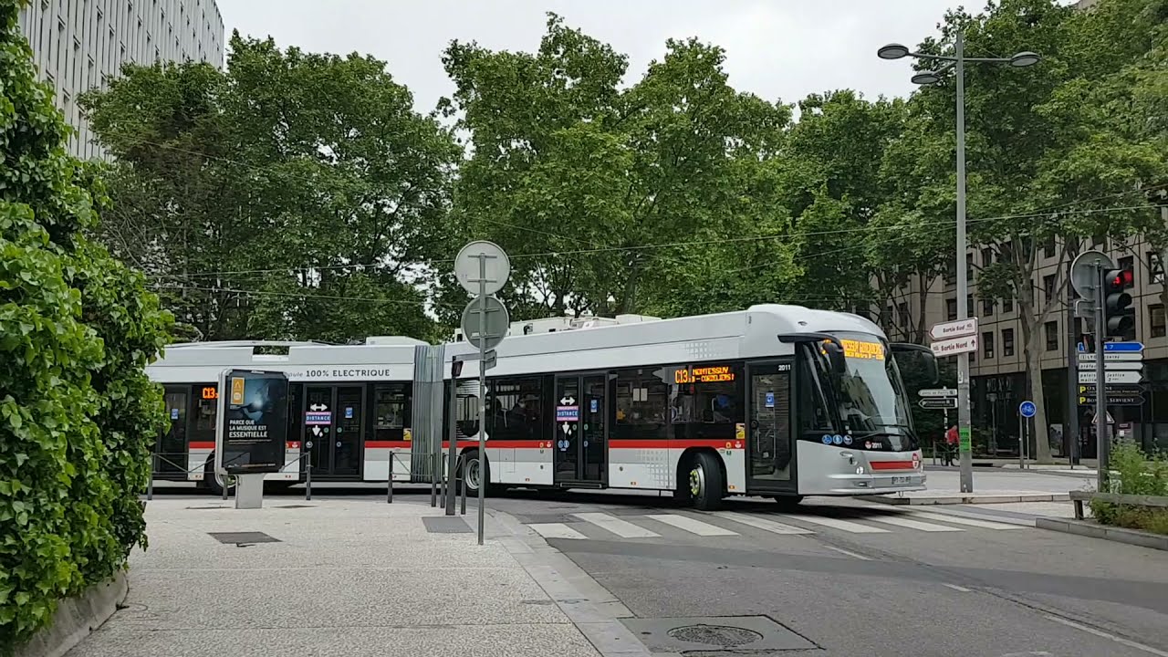 Emperchage d'un LighTram 19 DC &agrave; Part Dieu - Servient