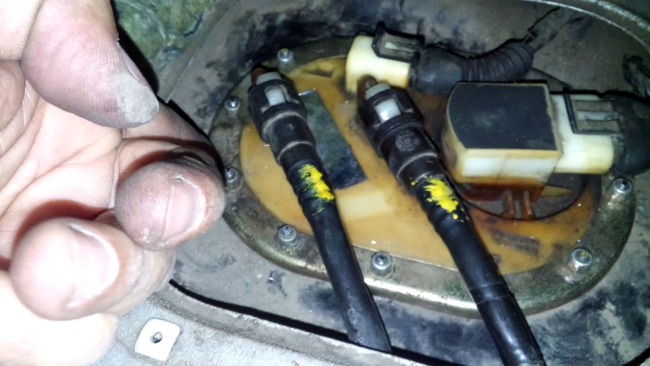 Cheiro de combustível dentro do carro.