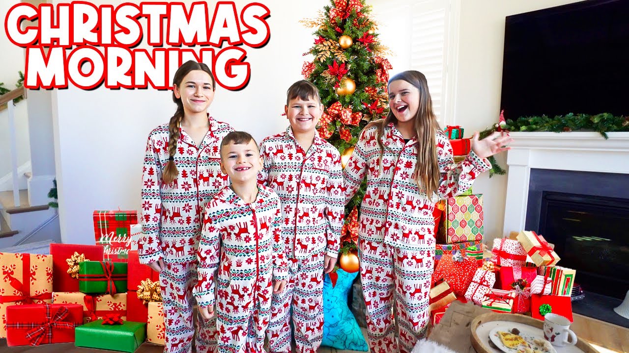 CHRISTMAS MORNING! *OPENING PRESENTS 2022*