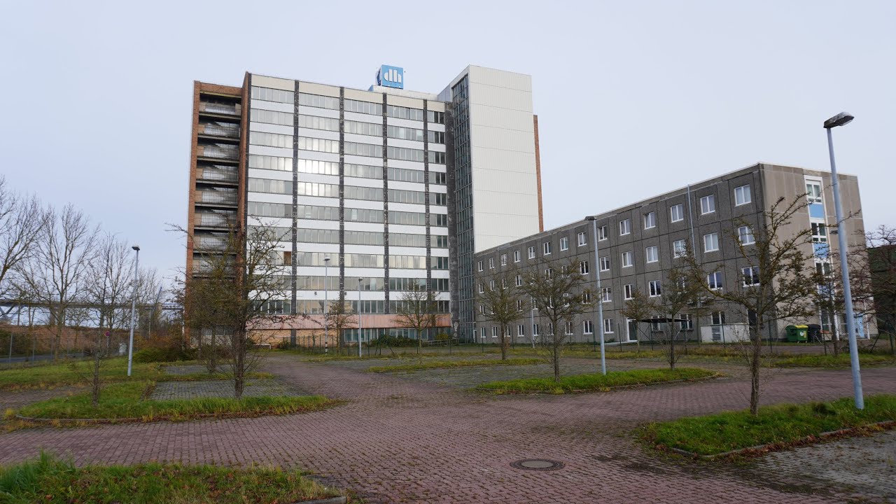 Ein Blick in das Stralsunder Werft-Hochhaus