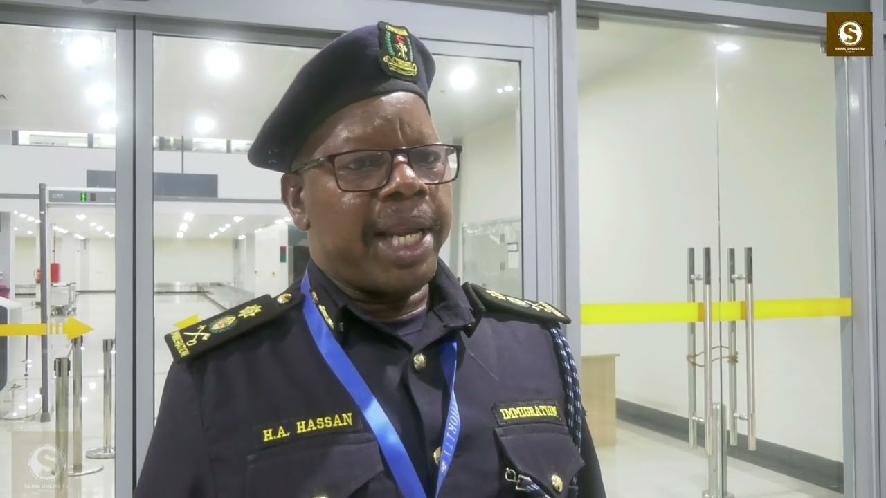 KAMISHNA WA UHAMIAJI ZANZIBAR AFANYA ZIARA UWANJA WA NDEGE USIKU
