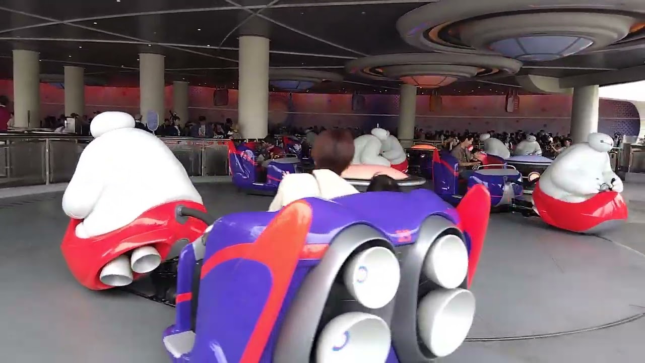 ベイマックスのハッピーライド　外からの風景