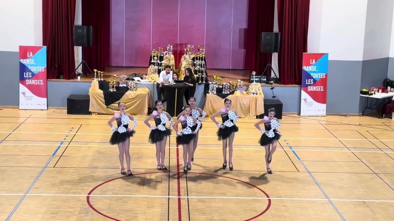 Finale small formation girls