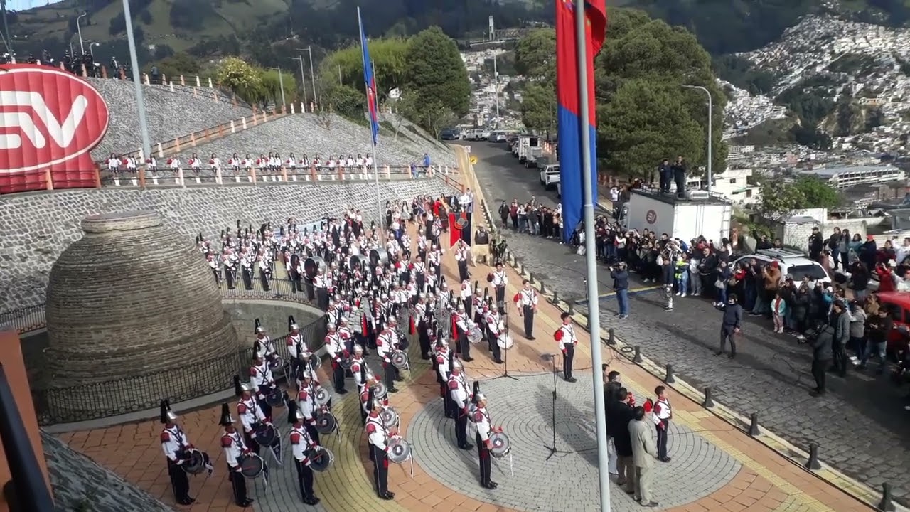BANDA DE GUERRA DEL COLEGIO JUAN MONTALVO PAPA MONTALVO
