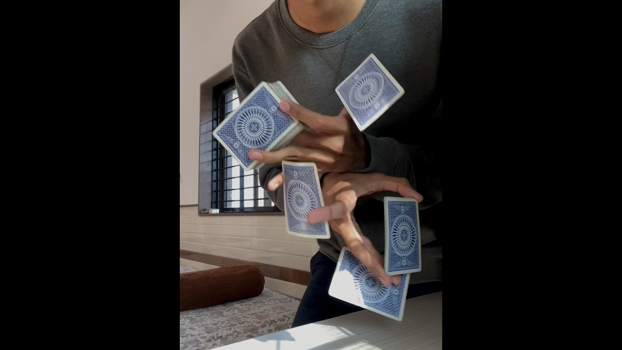 Nat | Cardistry | #cardflourish Move cr: @AzlanValentine