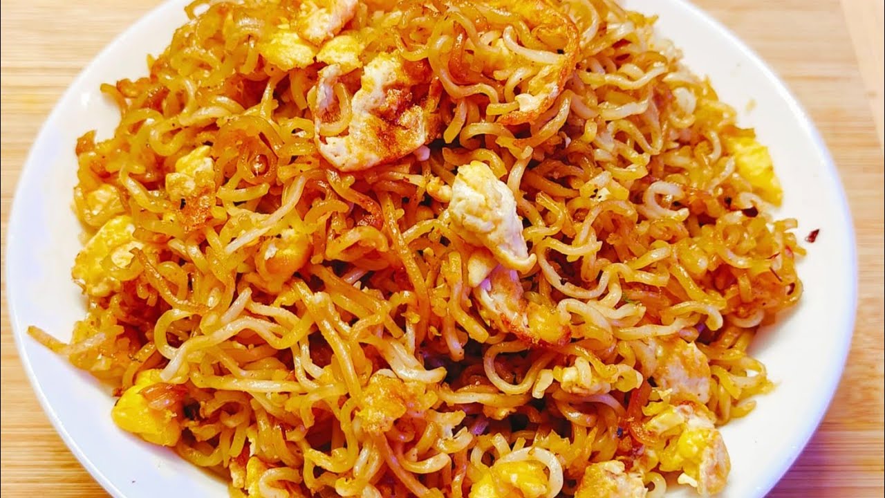 খুব সহজে ঝটপট নুডুলস রান্নার রেসিপি /egg noodles recipe