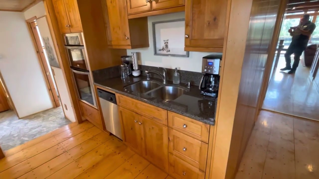 Upper Moonridge cabin for sale in Big Bear Lake, Ca with epic ski resort views