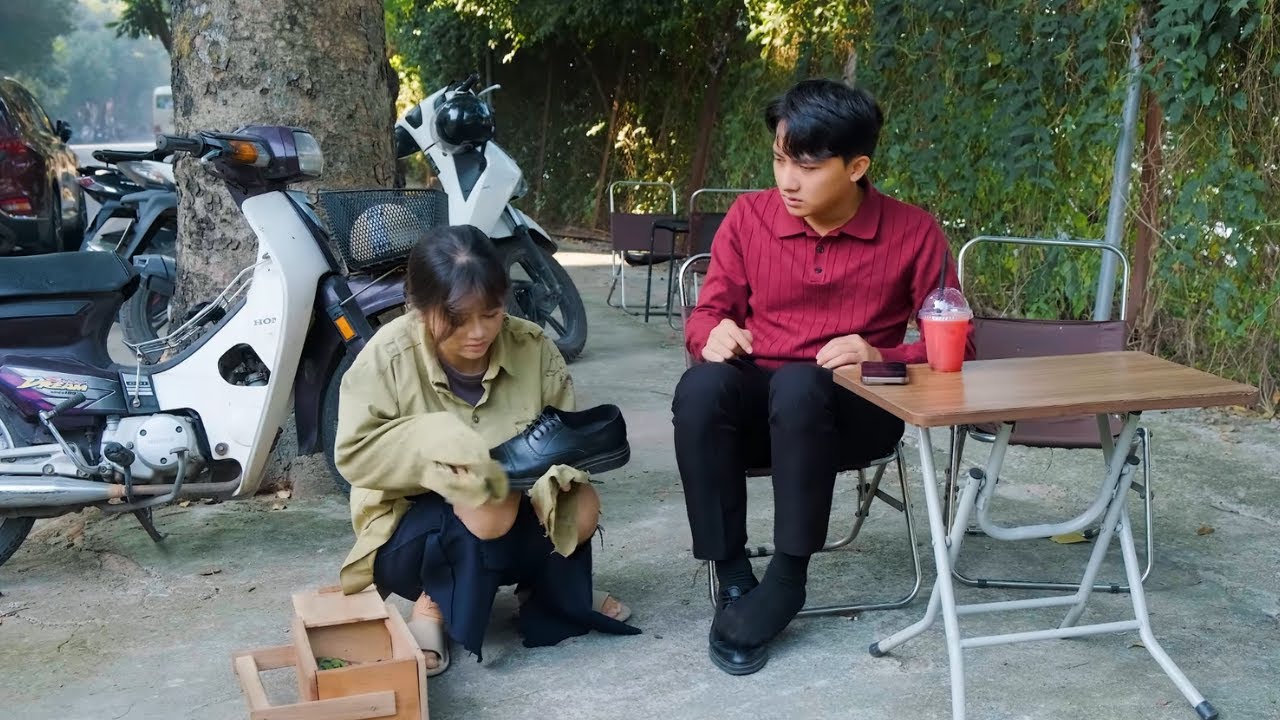 Chủ Tịch Cưỡng Hôn Cô Gái Đánh Giày Ai Ngờ Là Tiểu Thư Quyền Quý Che Giấu Thân Phận Và Cái Kết-T1152