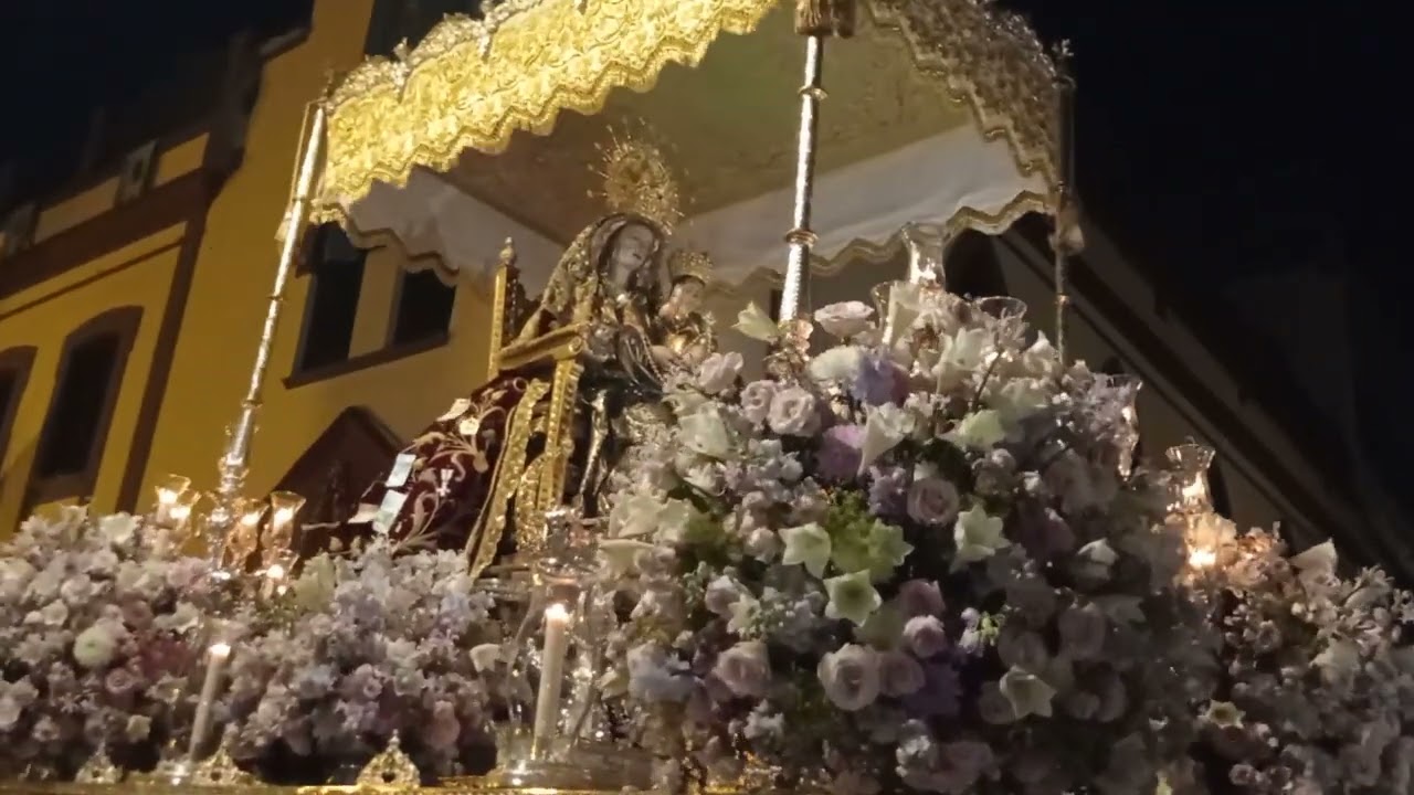 La Virgen de la Bella de Lepe revirando de Plaza Niña a San Cristóbal. Magna de Huelva, 2025.