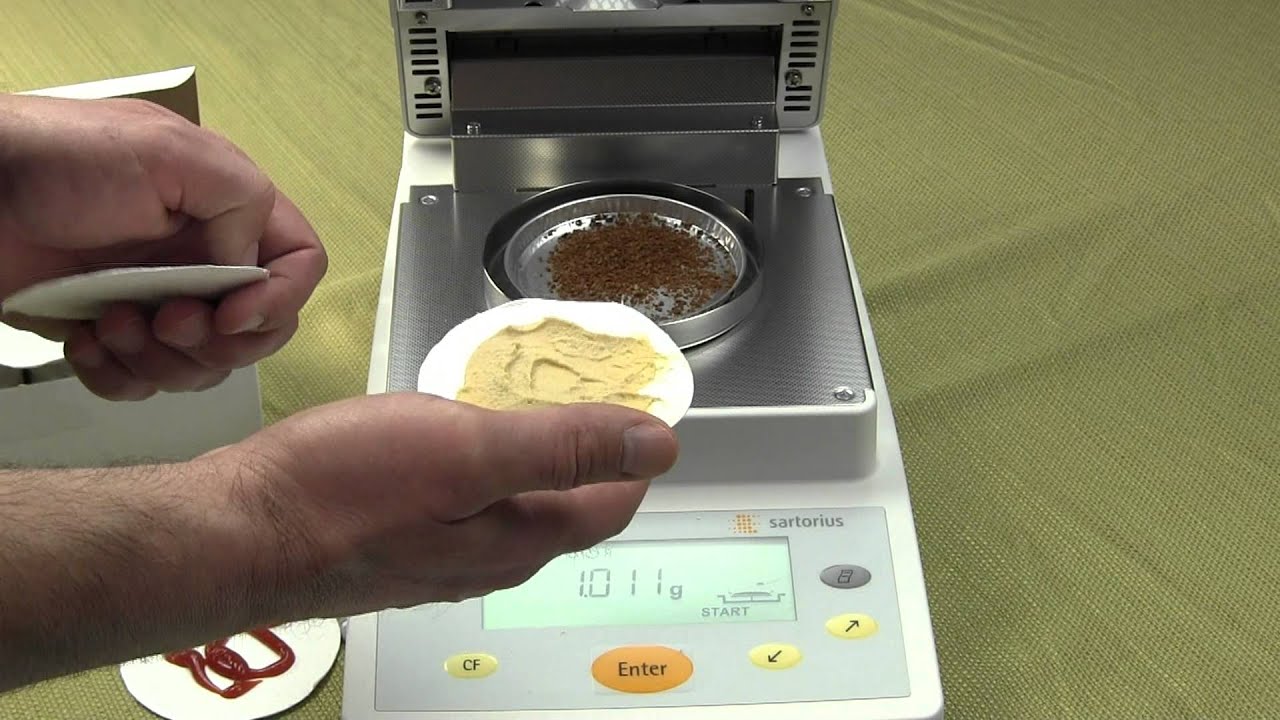 Moisture pan and filter pad for moisture analyzers