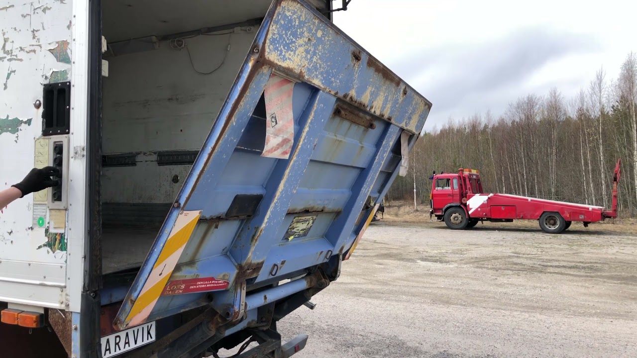 Köp Skåplastbil Scania P93ML 4X2L med bodel på Klaravik