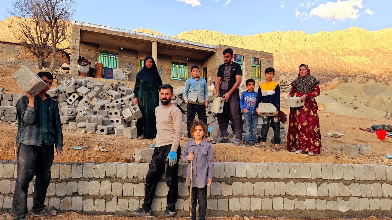 Nomadic life: building a wall with the help of the people🏡
