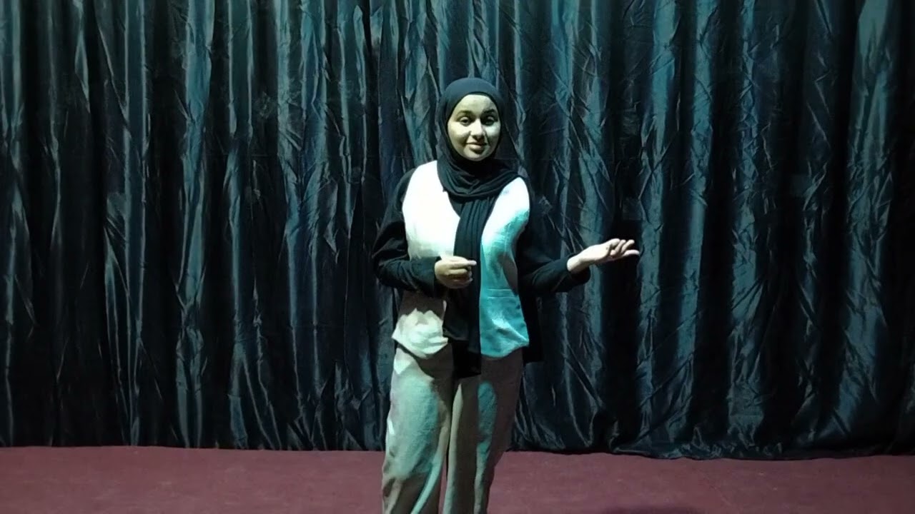 إلقاء شعري والطالبة مريم سيد 