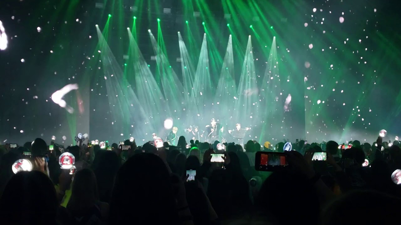 Stray Kids PHX -Opening and District 9 (Unlock Tour 2020)