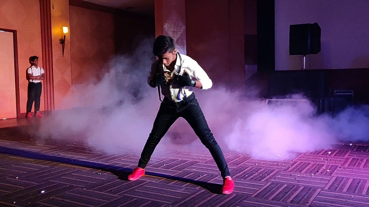 U turn dance performence