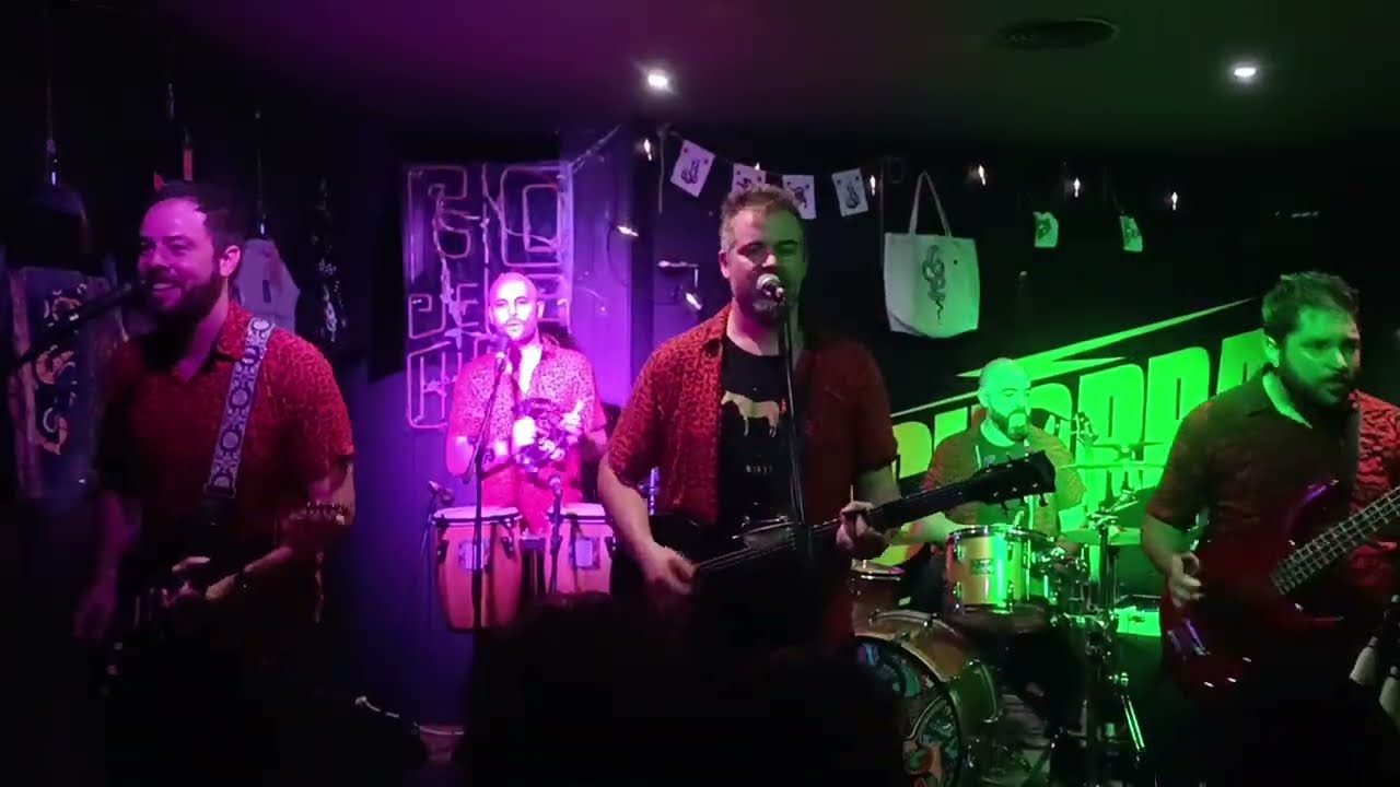 Psicodelic Chicha - Cumbia apocalíptica - La Cachorra Yeyé (Directo)