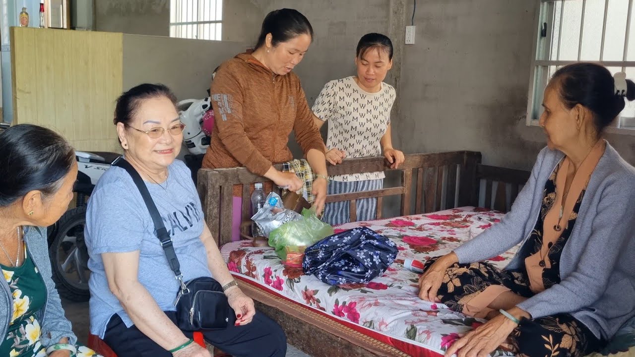 Niềm Vui Của Má Khi Được Cô ở Xa Về Thăm | ATTD&Family T1003