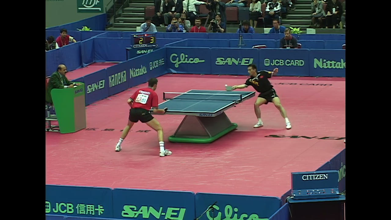 Vladimir Samsonov (BLR) v Kong Linghui (CHN) at the 2001 WTTC in Osaka, Japan (Quarter Final)