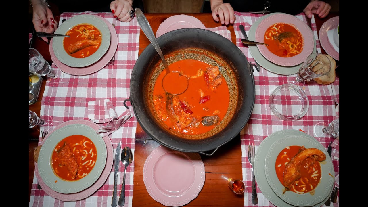 Kako da napravite originalan vojvođanski riblji paprikaš u kotliću, obavezno probajte ovaj recept