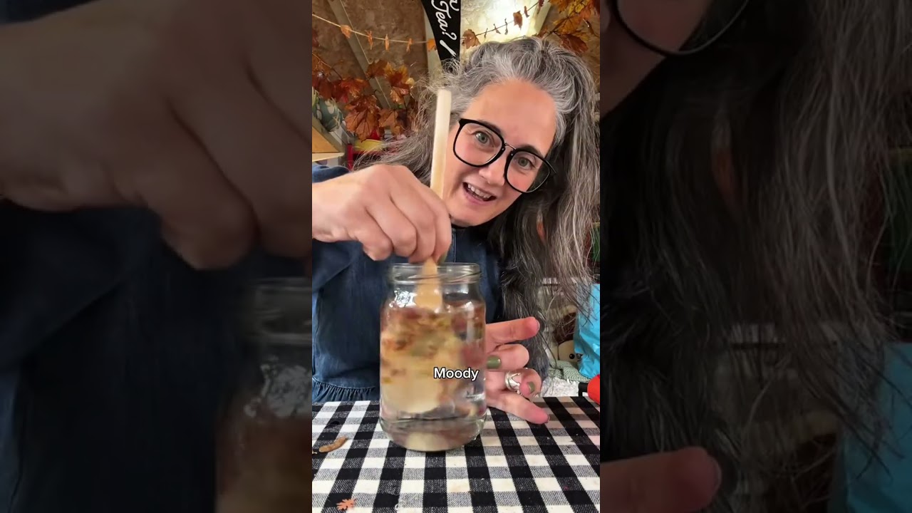 How CUTE IS THIS autumn snow globe 🤭🤗🍁🍂#diyautumn #diyautumndecor #diysnowglobe