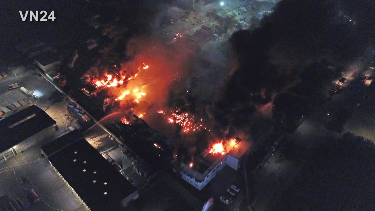 26.07.2018 - VN24 - Großfeuer in Lippstadt vernichtet Dämmstoff Hersteller