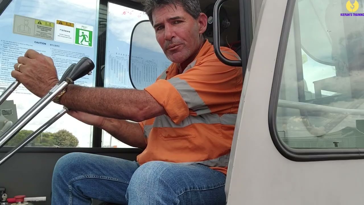 How to best use the Crane throttle when operating a crane