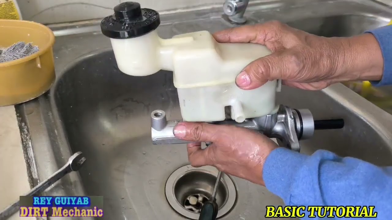 TOYOTA HI-LUX P2: Biglang lubog ng brake palitan ko lng yan ng rubber seal. | DIRT MECHANIC